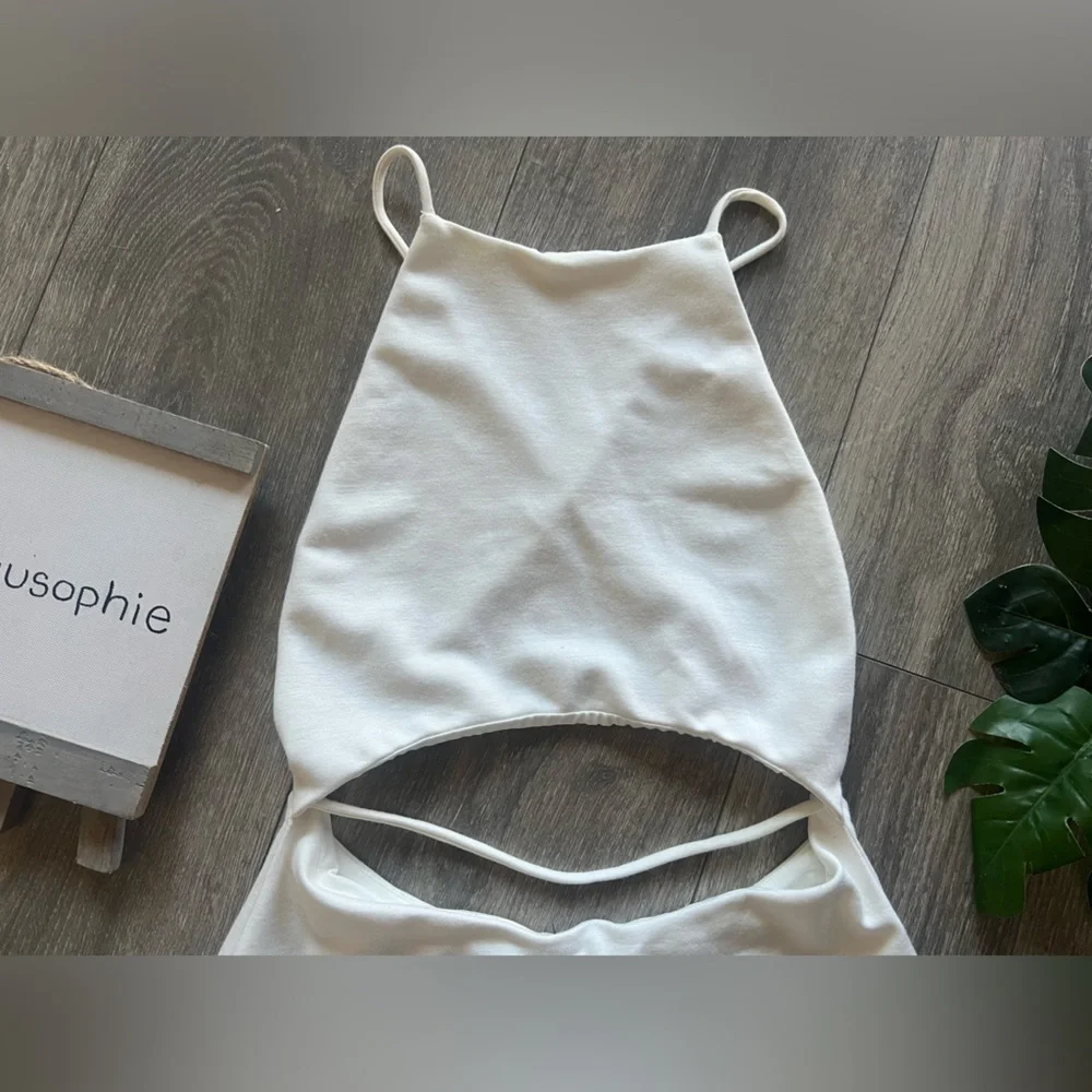 H:ours Esteban High Neck Cutout Racerback Bodysuit in Creamy White. Size XS